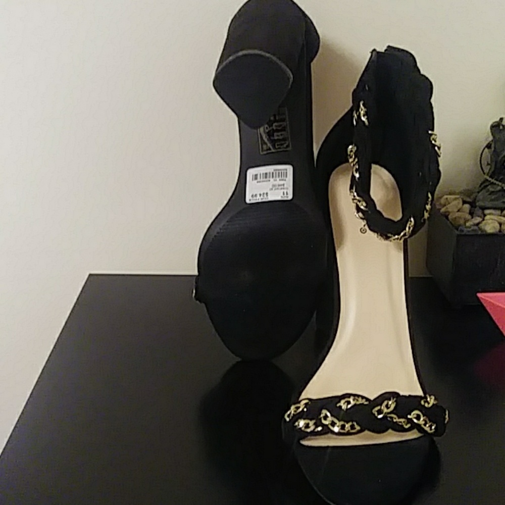 Shoes - Picture 4 of 4